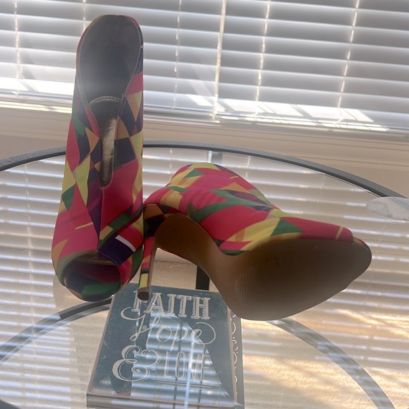 Women heels boots , lightly worn. - Picture 2 of 2